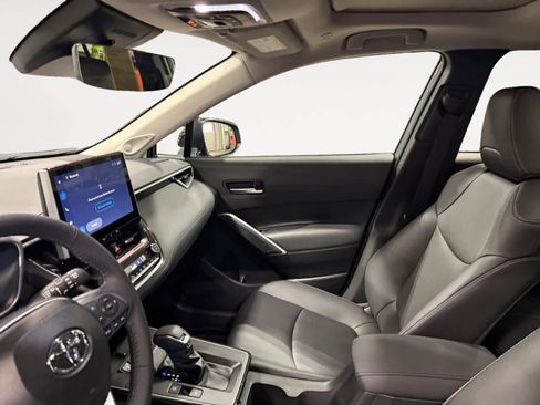 Used 2026 Toyota Corolla Cross XLE w/ Convenience Package FWD image 10