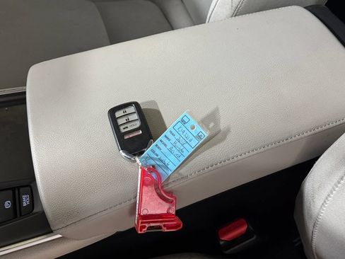 Used 2018 Honda Accord LX image 32