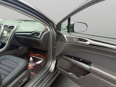 Used 2016 Ford Fusion SE AWD/4WD image 19