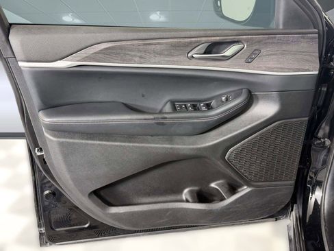 Used 2023 Jeep Grand Cherokee L Limited RWD image 12