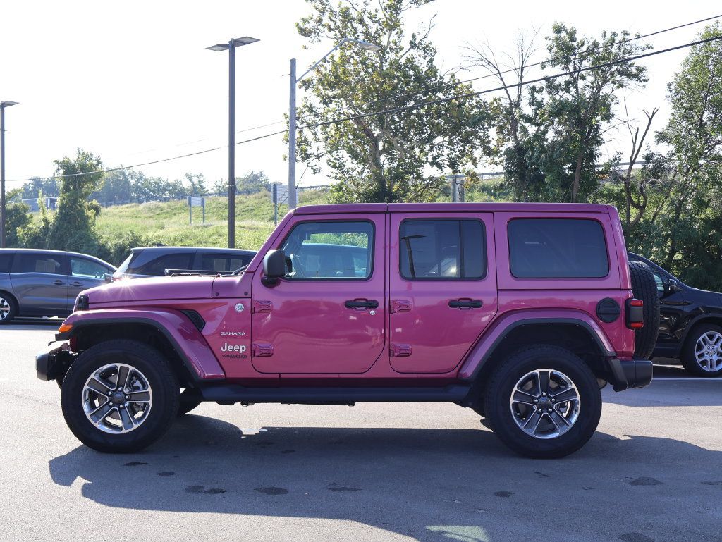 Used 2022 Jeep Wrangler Unlimited Sahara w/ LED Lighting Group AWD/4WD image 4