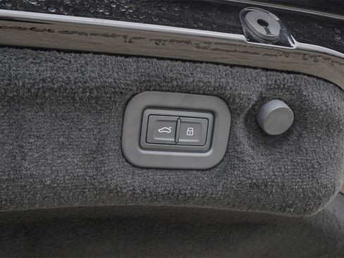 Used 2024 Bentley Continental GT image 46