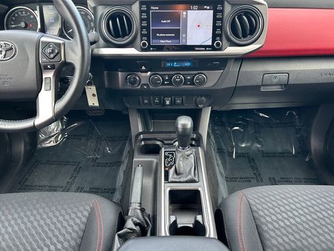 Used 2021 Toyota Tacoma SR5 AWD/4WD image 12