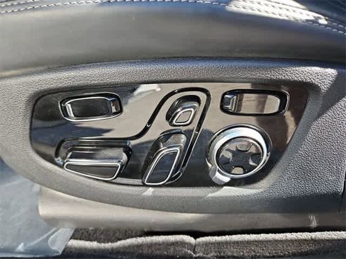 Used 2019 Genesis G90 3.3T Premium image 17