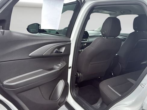 Used 2025 Chevrolet TrailBlazer LT AWD/4WD image 37