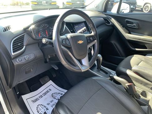 Certified 2022 Chevrolet Trax LT w/ LT Convenience Package image 7