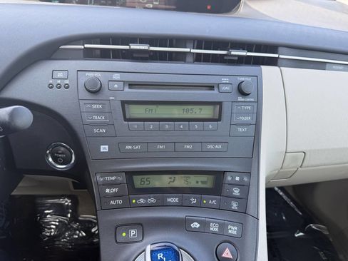 Used 2010 Toyota Prius Three image 19