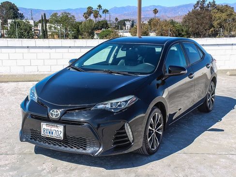 Used 2018 Toyota Corolla SE w/ Carpet Mat Package (TMS) FWD image 3