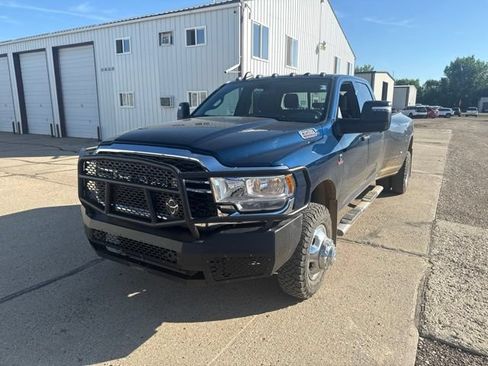 Used 2024 RAM 3500 Tradesman w/ Chrome Appearance Group AWD/4WD image 5