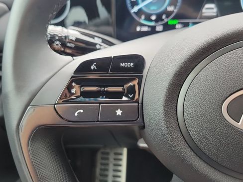 Certified 2025 Hyundai Elantra SEL FWD image 20