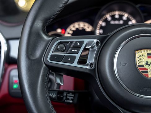 Certified 2022 Porsche Cayenne Turbo S AWD/4WD image 32