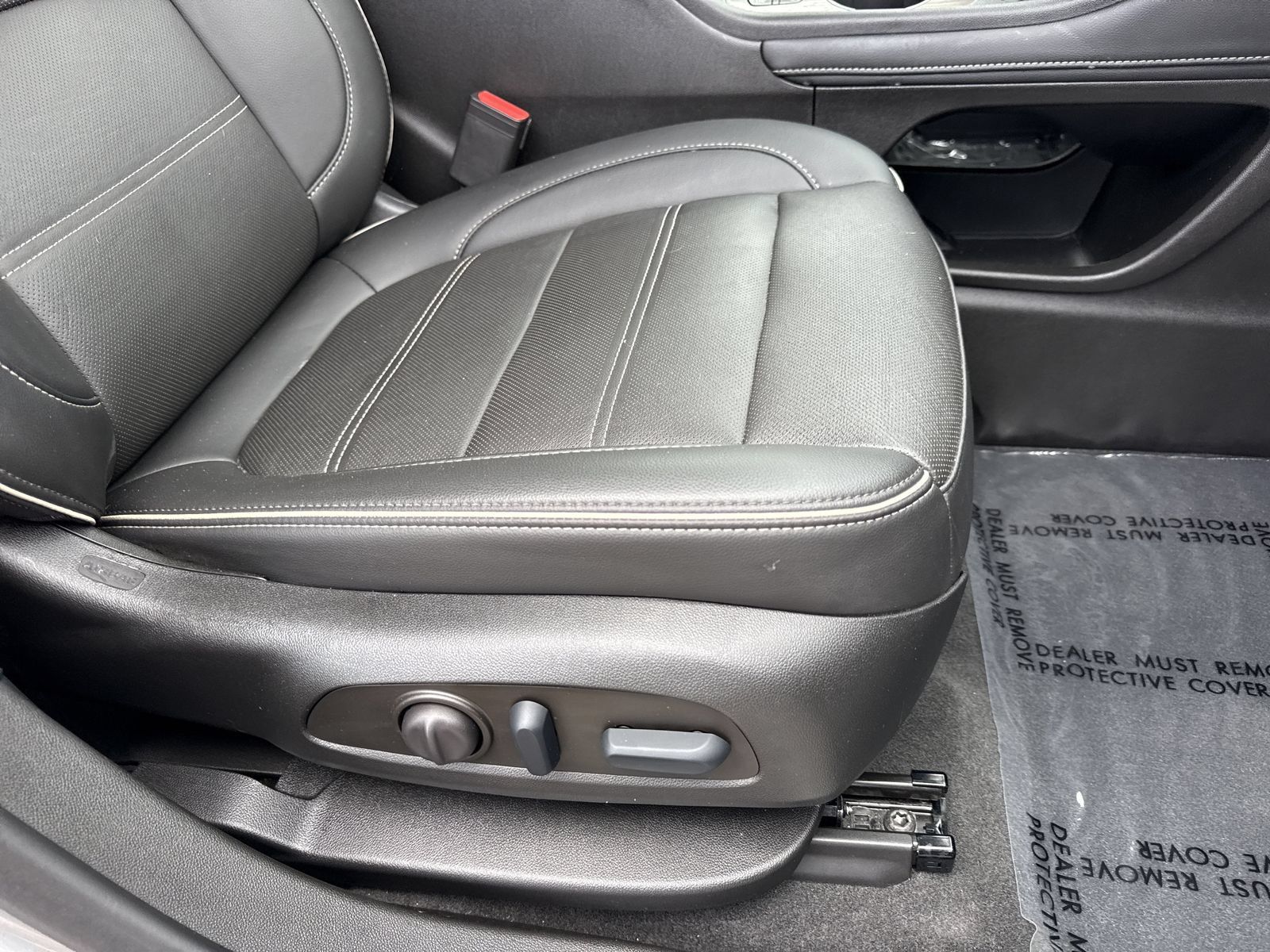 Used 2023 GMC Acadia Denali w/ Denali Ultimate Package FWD image 28