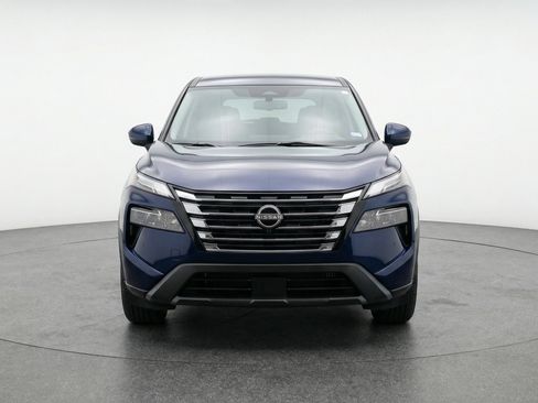Used 2025 Nissan Rogue SV AWD/4WD image 2