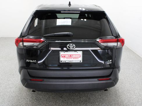 Used 2025 Toyota RAV4 LE AWD/4WD image 8