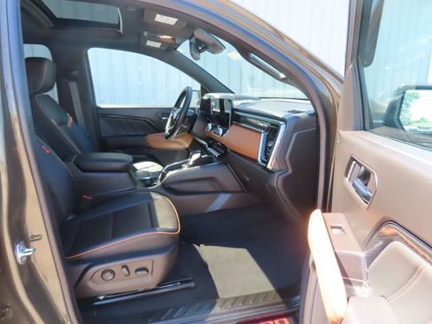 Used 2025 GMC Canyon AT4 w/ Technology Plus Package AWD/4WD image 24