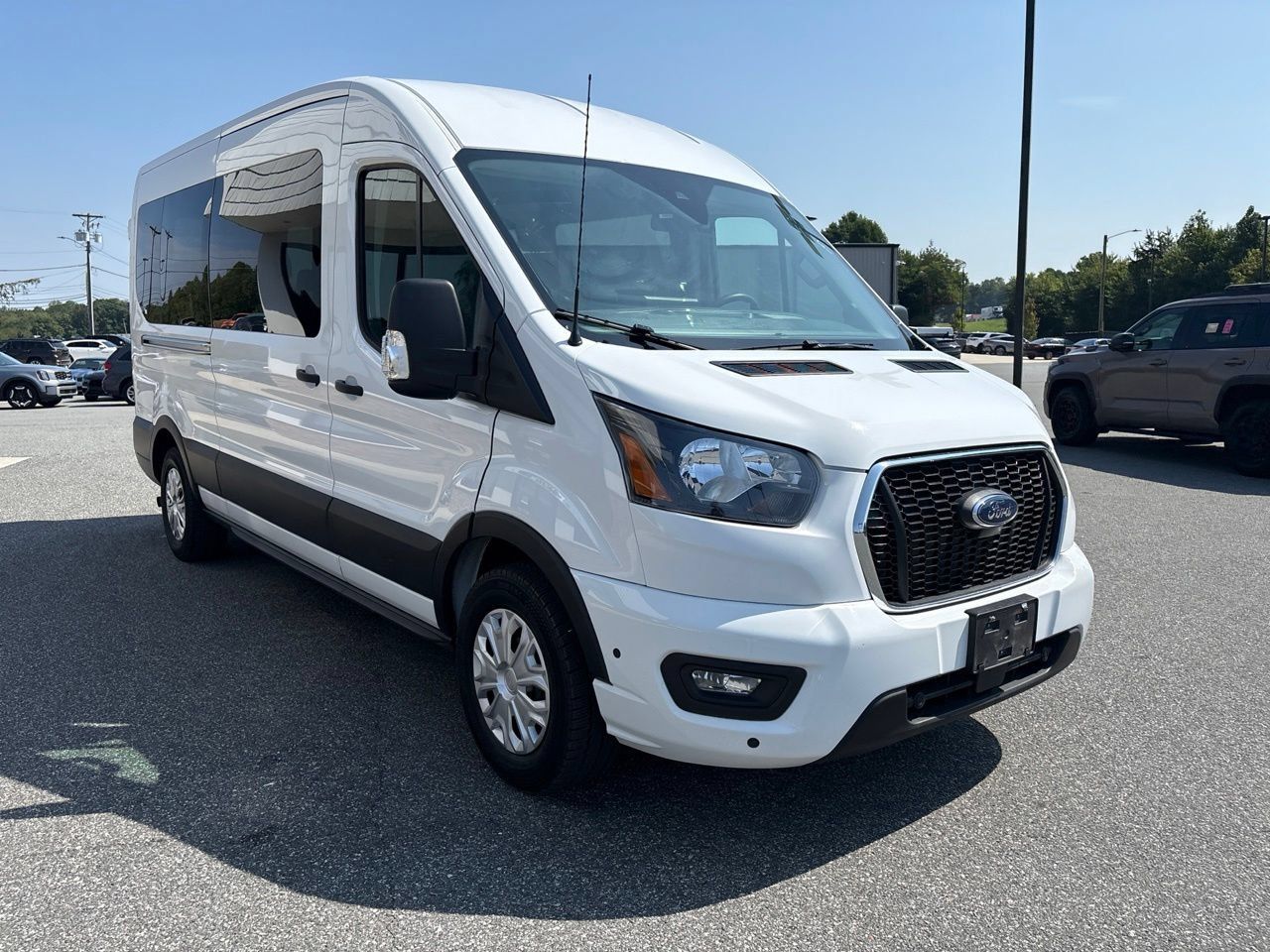 Used 2025 Ford Transit 350 XLT RWD image 8