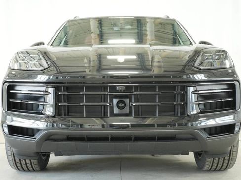 Certified 2025 Porsche Cayenne AWD/4WD image 11
