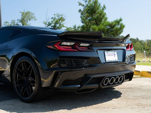 Used 2023 Chevrolet Corvette Z06 RWD image 13