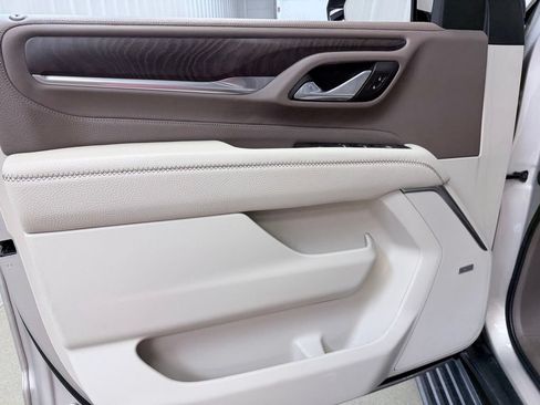Used 2023 GMC Yukon XL Denali w/ LPO, Floor Liner Package AWD/4WD image 8