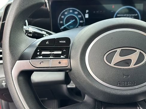 Used 2024 Hyundai Elantra Blue FWD image 17