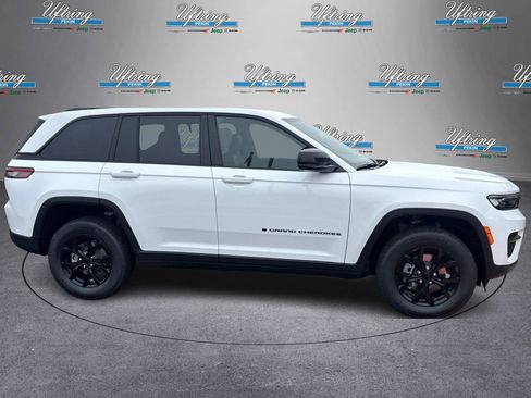 New 2025 Jeep Grand Cherokee 4WD image 2