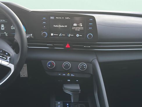 New 2026 Hyundai Elantra SE image 11