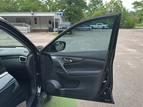 Used 2016 Nissan Rogue SL FWD image 25