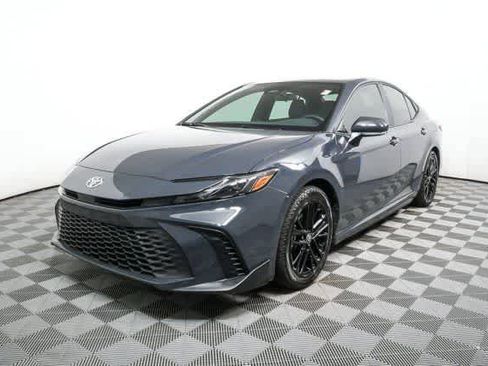 Used 2025 Toyota Camry SE image 29