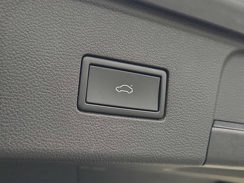 Used 2024 Volkswagen Atlas SE image 28