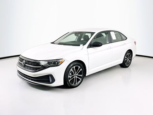 Used 2024 Volkswagen Jetta Sport FWD image 3