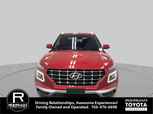 Used 2023 Hyundai Venue Limited FWD image 10