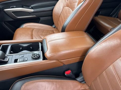 Used 2023 Nissan Pathfinder Platinum image 17