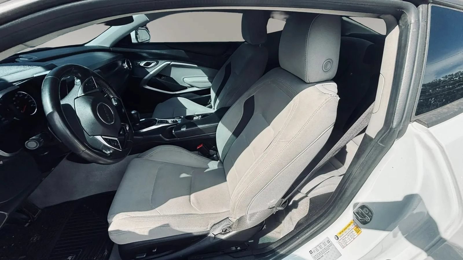 Used 2018 Chevrolet Camaro LS RWD image 9