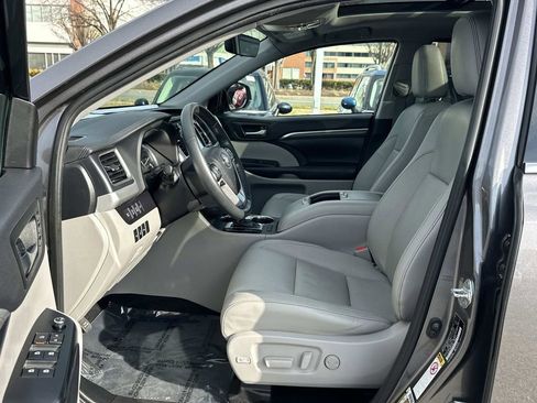Used 2019 Toyota Highlander Limited Platinum image 24