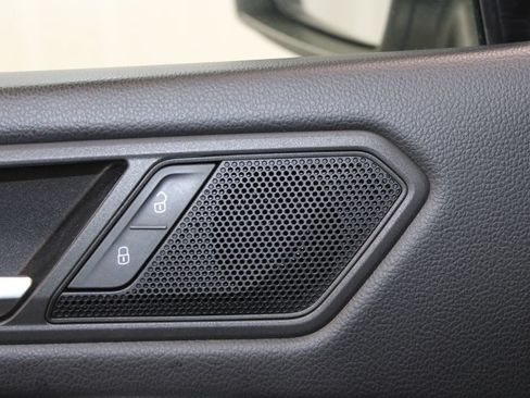 Used 2019 Volkswagen Tiguan SEL FWD image 36