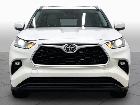 Used 2021 Toyota Highlander XLE FWD image 4