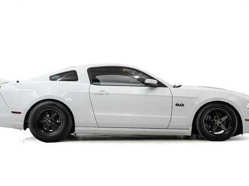 Used 2014 Ford Mustang GT RWD image 5