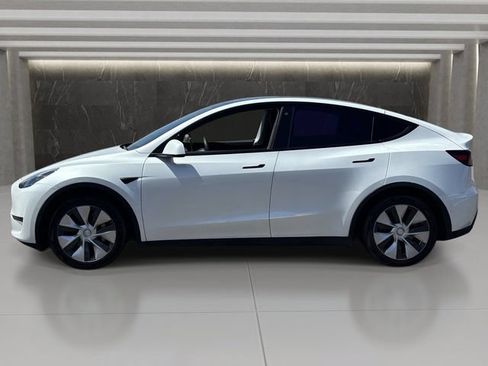 Used 2021 Tesla Model Y Long Range AWD/4WD image 2