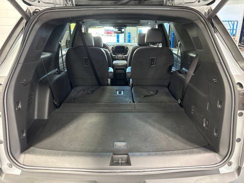 Used 2023 Chevrolet Traverse LT w/ LT Premium Package AWD/4WD image 54