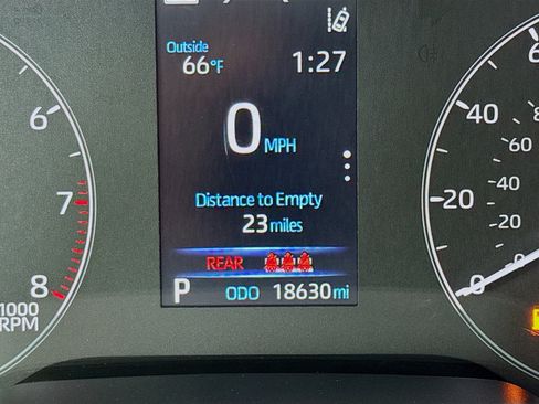 Used 2025 Toyota Corolla SE FWD image 8