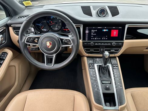 Used 2019 Porsche Macan AWD/4WD image 16