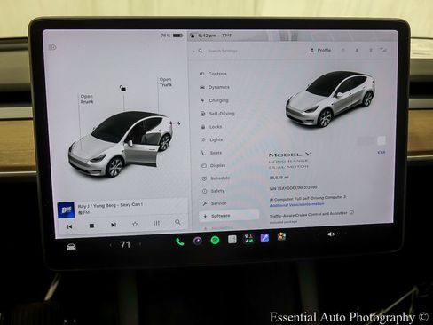 Used 2022 Tesla Model Y Long Range AWD/4WD image 26