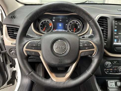 Used 2017 Jeep Cherokee Limited FWD image 17