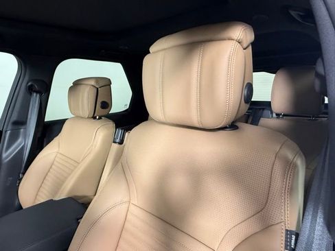 New 2025 Land Rover Discovery Dynamic SE image 13