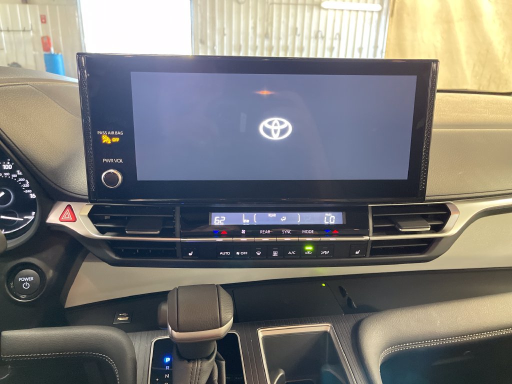 Used 2025 Toyota Sienna XLE w/ XLE Plus Package AWD/4WD image 18