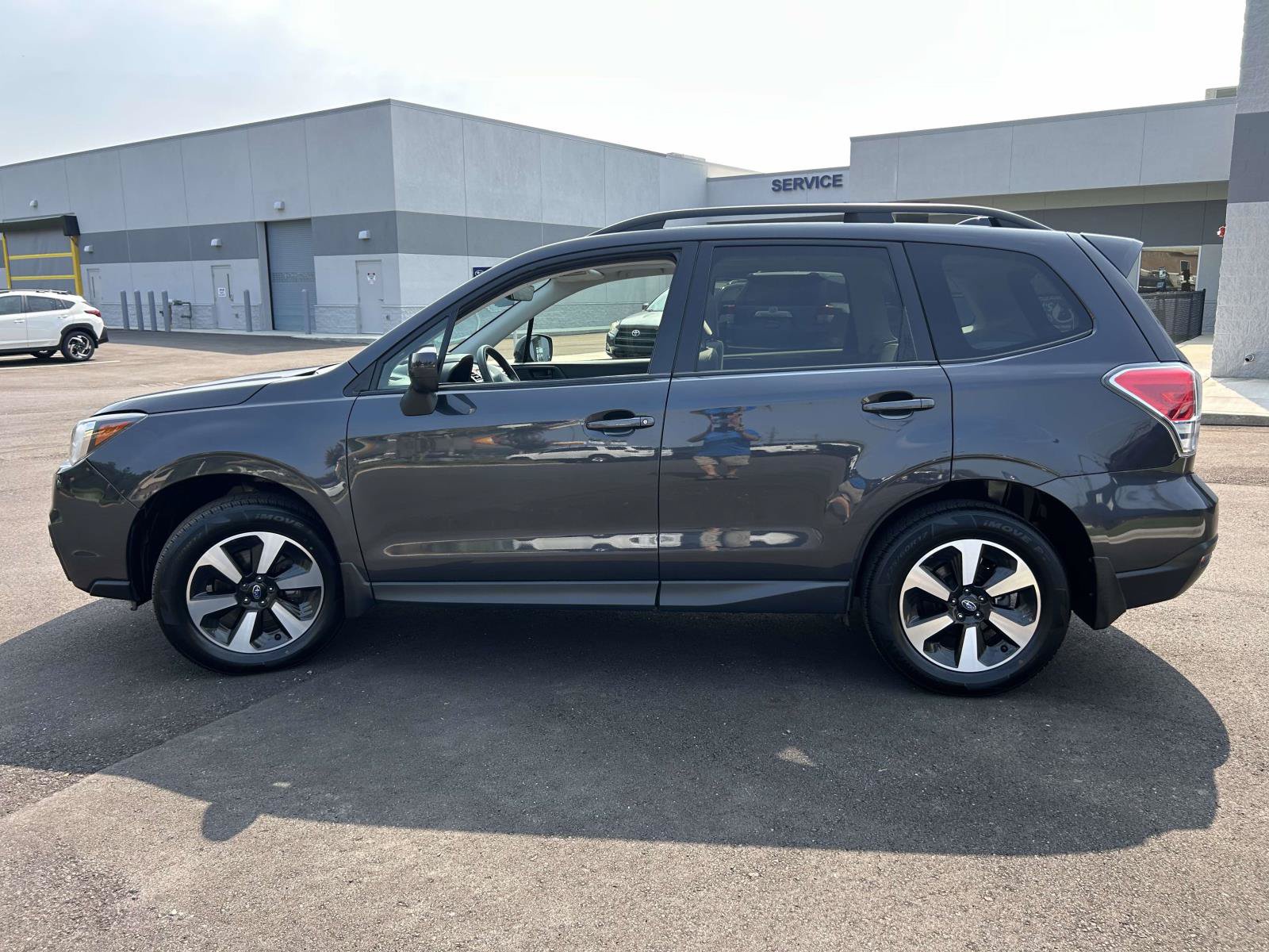 Used 2017 Subaru Forester 2.5i Premium w/ All-Weather Package AWD/4WD image 4