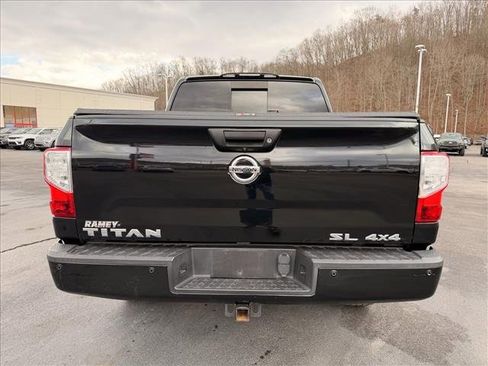 Used 2018 Nissan Titan SV w/ SV Convenience Package image 4