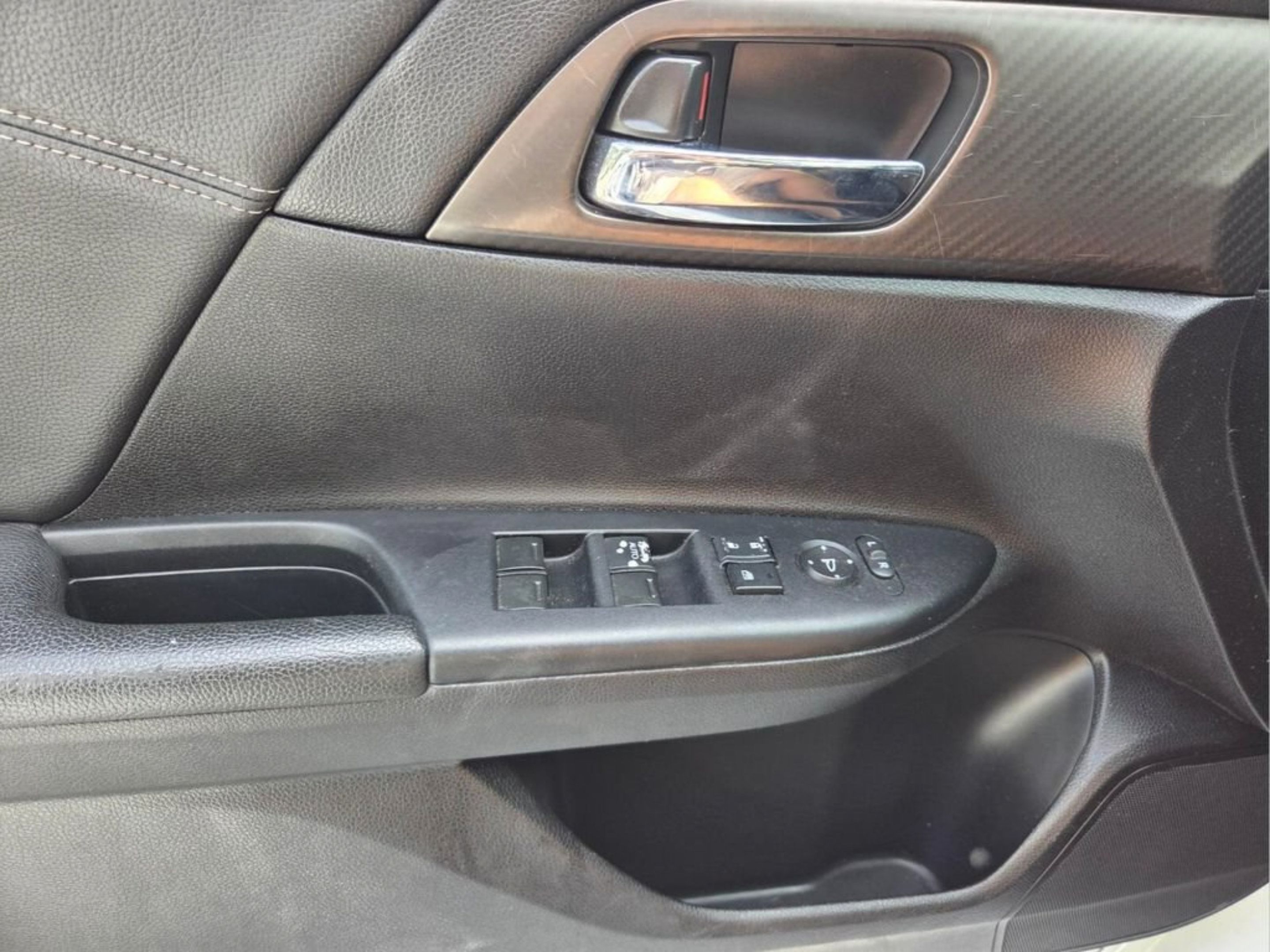 Used 2017 Honda Accord Sport image 21