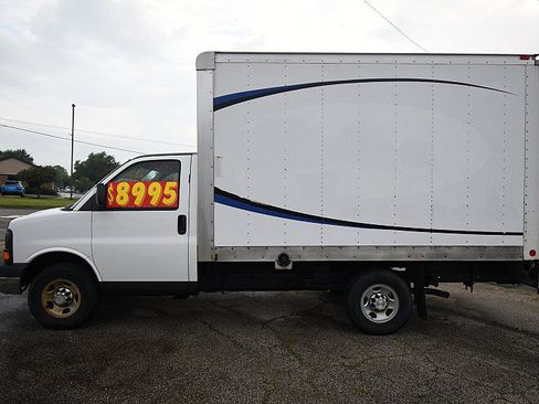 Used 2013 Chevrolet Express 3500 RWD image 4