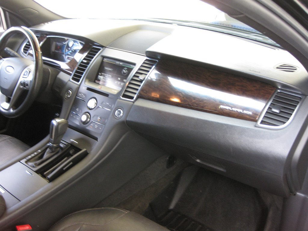 Used 2015 Ford Taurus Limited FWD image 32